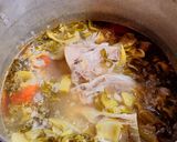 Hình bước làm 4 của món Canh dưa cải chua đầu cá trắm