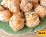 A picture of step 13 of Jumeokbap Korean Rice Balls.