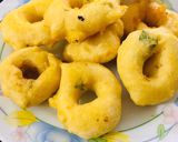 A picture of step 4 of Crispy medu vada.