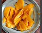A picture of step 1 of Mango shake.