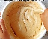 Foto langkah ke 3 dari resep Cake Rempah Toping Kenari.