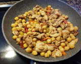 Foto del paso 6 de la receta: Pollo con garbanzos al curry