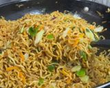 Foto langkah ke 3 dari resep Mie Goreng Sayuran.