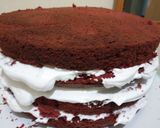 A picture of step 8 of Torting, levelling,and layering a cake.
