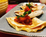 Foto del paso 3 de la receta: Quesadillas con salsa siracha y sincronizadas de pavo