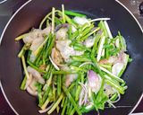 A picture of step 3 of Pajeon (spring onion pancakes).