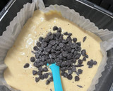 Foto del paso 3 de la receta: Bizcocho de yogur, naranja y pepitas de chocolate en freidora de aire