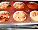 Foto del paso 3 de la receta: Huevo con salchicha y queso al horno