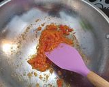 Foto langkah ke 2 dari resep Gulai Ayam Telur Bumbu Instan Indofood.