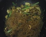 Foto langkah ke 8 dari resep Bihun Goreng Spesial.