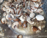 Foto del paso 3 de la receta: Fetuccini de espinacas con salsa de setas