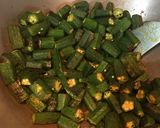 A picture of step 3 of Chatpata Masala Bhindi.