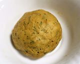 A picture of step 2 of Pudina Masala Poori.