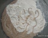 Foto langkah ke 1 dari resep Roti Tawar Kismis (Eggless).