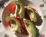 Foto del paso 1 de la receta: Ensalada de aguacate con tomate y queso Burgos