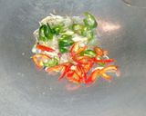 Foto langkah ke 2 dari resep Cecek kecap mix sayuran.