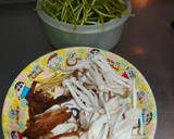 水蓮炒珍菇（素食）的食譜步驟1照片
