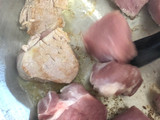 Solomillo de cerdo con champiñones y reducción de cava