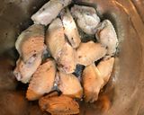 รูปขั้นตอนการทำที่ 2 ของ ปีกไก่เหล้าแดง
