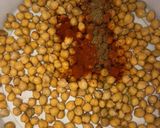 Foto del paso 1 de la receta: Garbanzos crujientes en comino👌👌