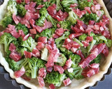 Foto del paso 4 de la receta: Quiche de brócoli con jamón y queso