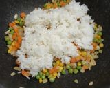 รูปขั้นตอนการทำที่ 2 ของ ข้าวผัดกุ้ง