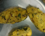 दही सूजी स्टफ्ड इडली रेसिपी चरण 3 फोटो
