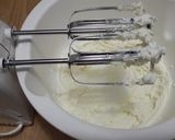 Pas rețetă Tort simplu cu mascarpone, ciocolată albă și căpșuni 6 fotografie