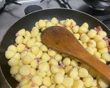 Foto del paso 2 de la receta: Ñoquis a la sartén 🥓🧈