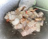 รูปขั้นตอนการทำที่ 1 ของ ทะเลผัดไข่เค็ม