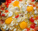 Édesköményes-szardíniás shakshuka főtt rizzsel recept fázis 5 fotója