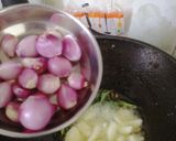 A picture of step 3 of Poondu milagu kulambu.