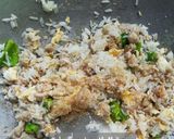 รูปขั้นตอนการทำที่ 2 ของ ข้าวผัดหมูสับใส่หอมใหญ่