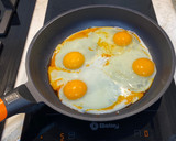 Foto del paso 2 de la receta: Croquetas de huevos fritos con chorizo