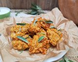 Foto del passaggio 5 della ricetta Frittelle di zucca con erbe aromatiche