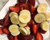 A picture of step 1 of Strawberry banana smoothie bowl.