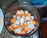 Foto del paso 3 de la receta: Huevos rellenos con atún gambas y surimi
