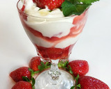 Foto del paso 2 de la receta: Postre de fresas con yogur y miel