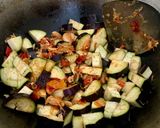 Foto langkah ke 2 dari resep Sambal Terong Udang Kering.