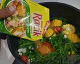Foto langkah ke 4 dari resep Sayur Asem Bumbu Racik & Kearifan Lokal.