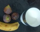 अंजीर केळीची स्मूधी (Anjeer Kelichi Smoothie Recipe In Marathi) रेसिपी स्टेप 1 फोटो 