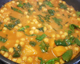 Foto del paso 2 de la receta: Garbanzos al curry con calabaza y espinacas