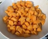 Une image de l'étape 5 de Salade de pastèque, poires, melon et pêches de vigne.
