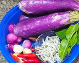 Foto langkah ke 1 dari resep Oseng-Oseng Terong Pedas.