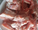 Foto del paso 1 de la receta: Arroz con costilla, calamar y gambas