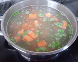 Foto del paso 1 de la receta: Puré de pollo, guisantes y zanahorias
