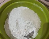 Foto langkah ke 2 dari resep Mochi Pandan Isi Kacang.