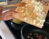 A picture of step 3 of Baked steak and kidney samoosas.