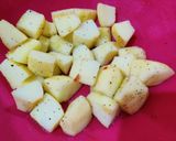 A picture of step 2 of Apple ki khatti meethi launji.