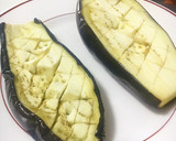 Foto del paso 1 de la receta: Tartar de berenjena y salmón con salsa de yogur
